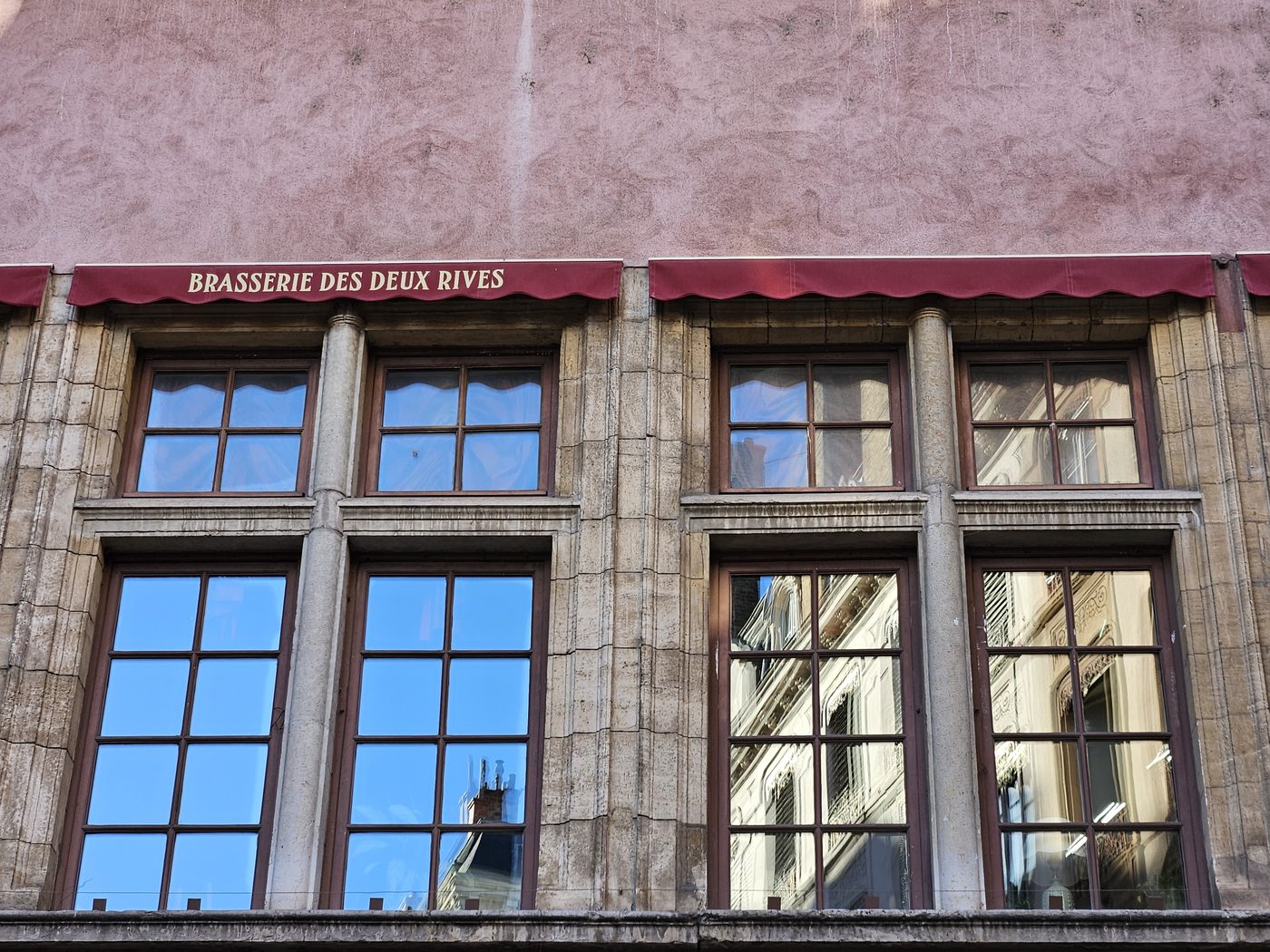 Fenêtres à meneaux de l'hôtel Horace Cardon, rue Mercière