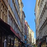 La rue Mercière à Lyon, vue dans l'axe un matin de septembre